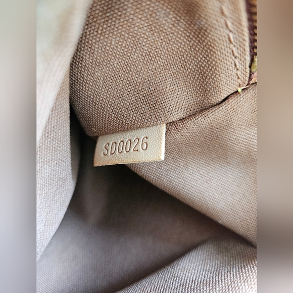 Authentic Louis Vuitton Monogram Batigonolles - Picture 4 of 14